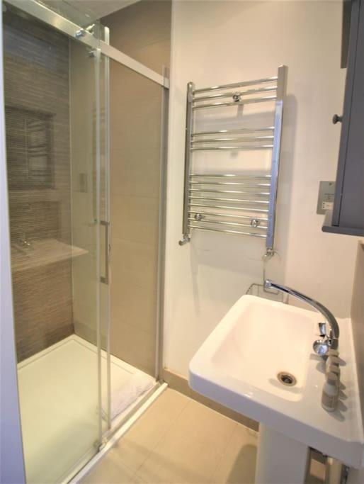 Well Appointed Garden Condo In Kensington Olympia 伦敦 外观 照片